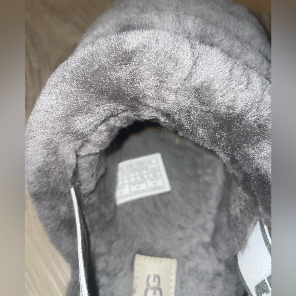 Grey uggs - Picture 2 of 2